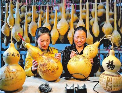 守藝人畫葫蘆走富路 匠心繪就鄉村振興新篇章